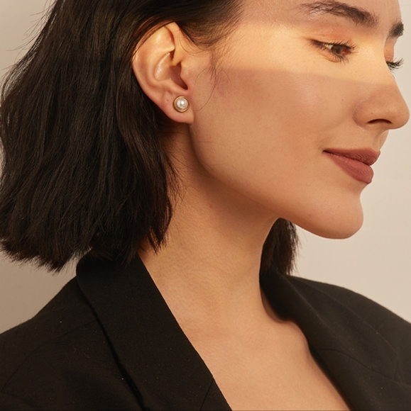 Classic Screw-Back Stud Earrings - Picture 4 of 6